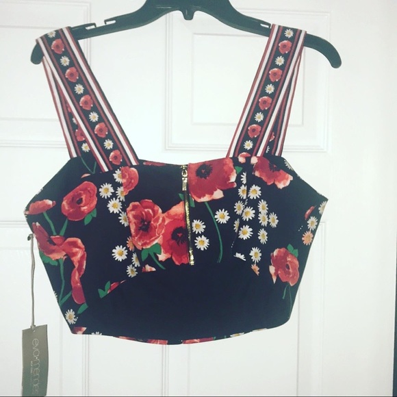 Eva Mendes by New York and Company Floral Crop Top - Picture 2 of 5